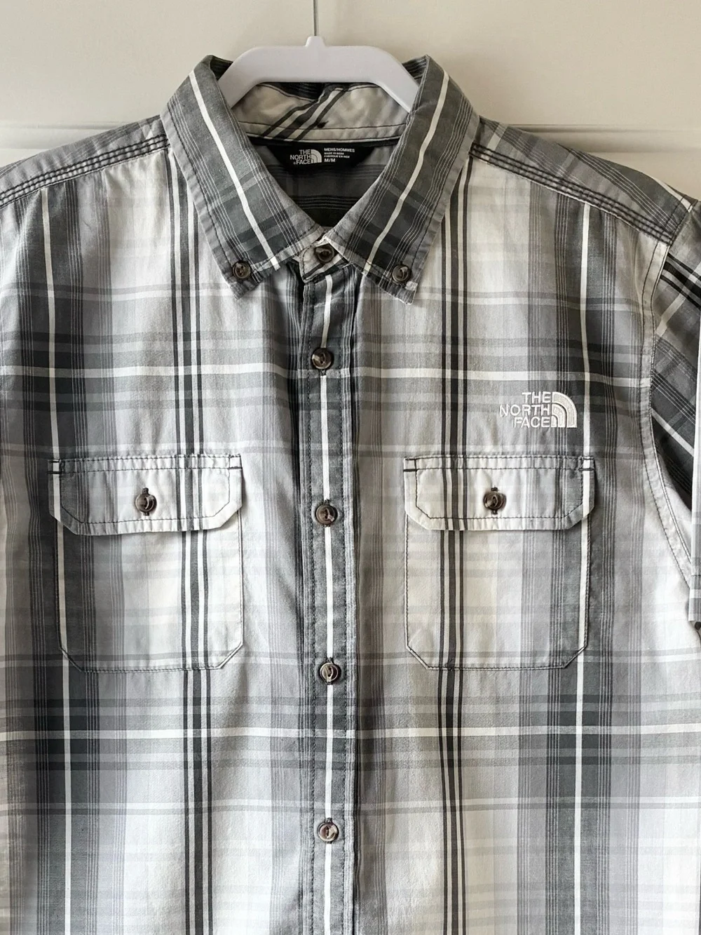 The North Face Men's Button-Up Shirt Short Sleeve Plaid Gray & White Size M